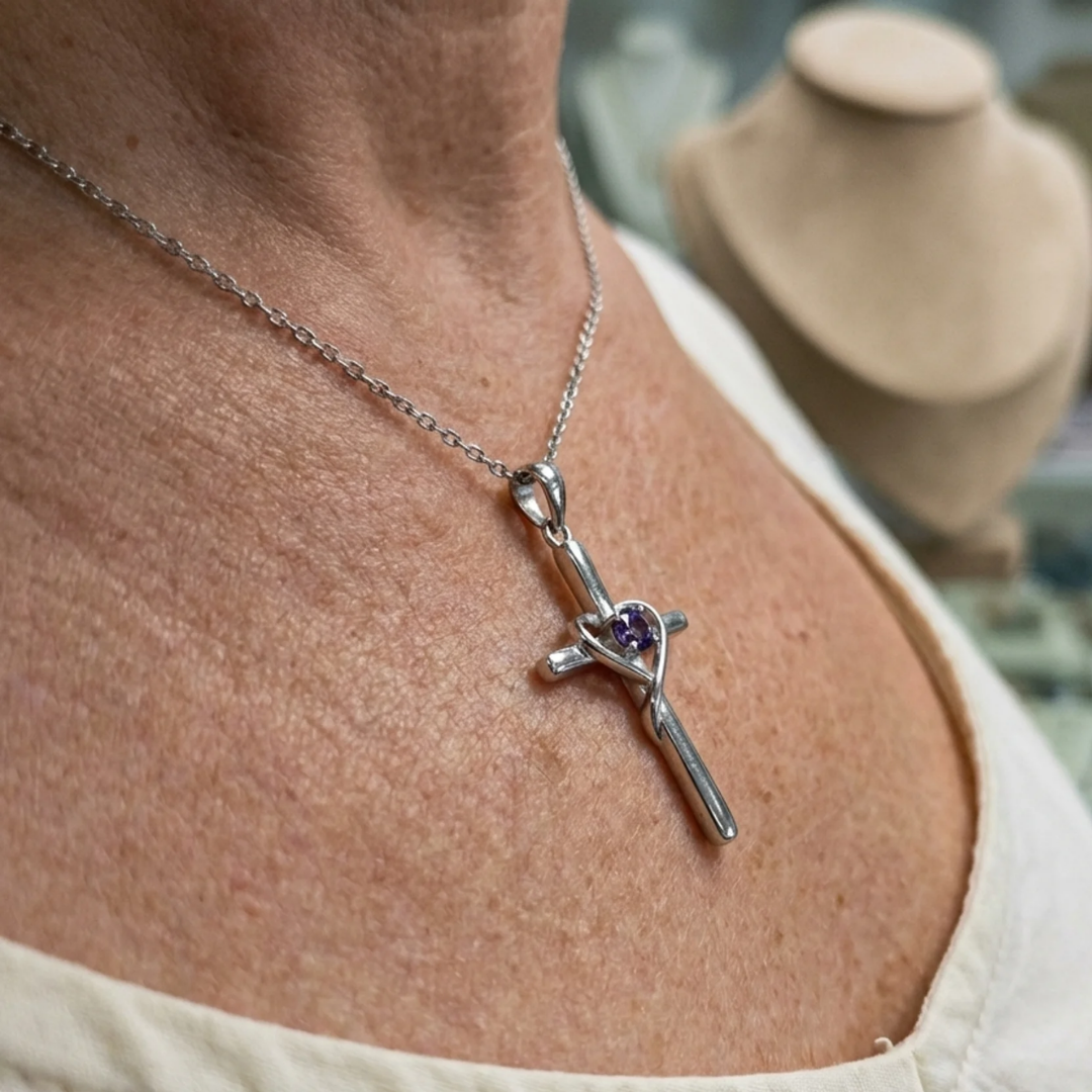 Naszyjnik ametystowy Center Cross | Białe złoto