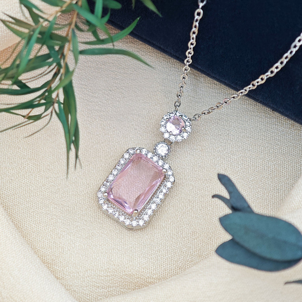 Naszyjnik Rose pave | Białe złoto